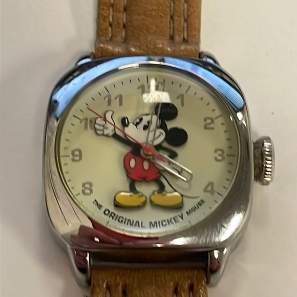 Disney Accessories The Original Mickey Mouse Watch Silver Brown